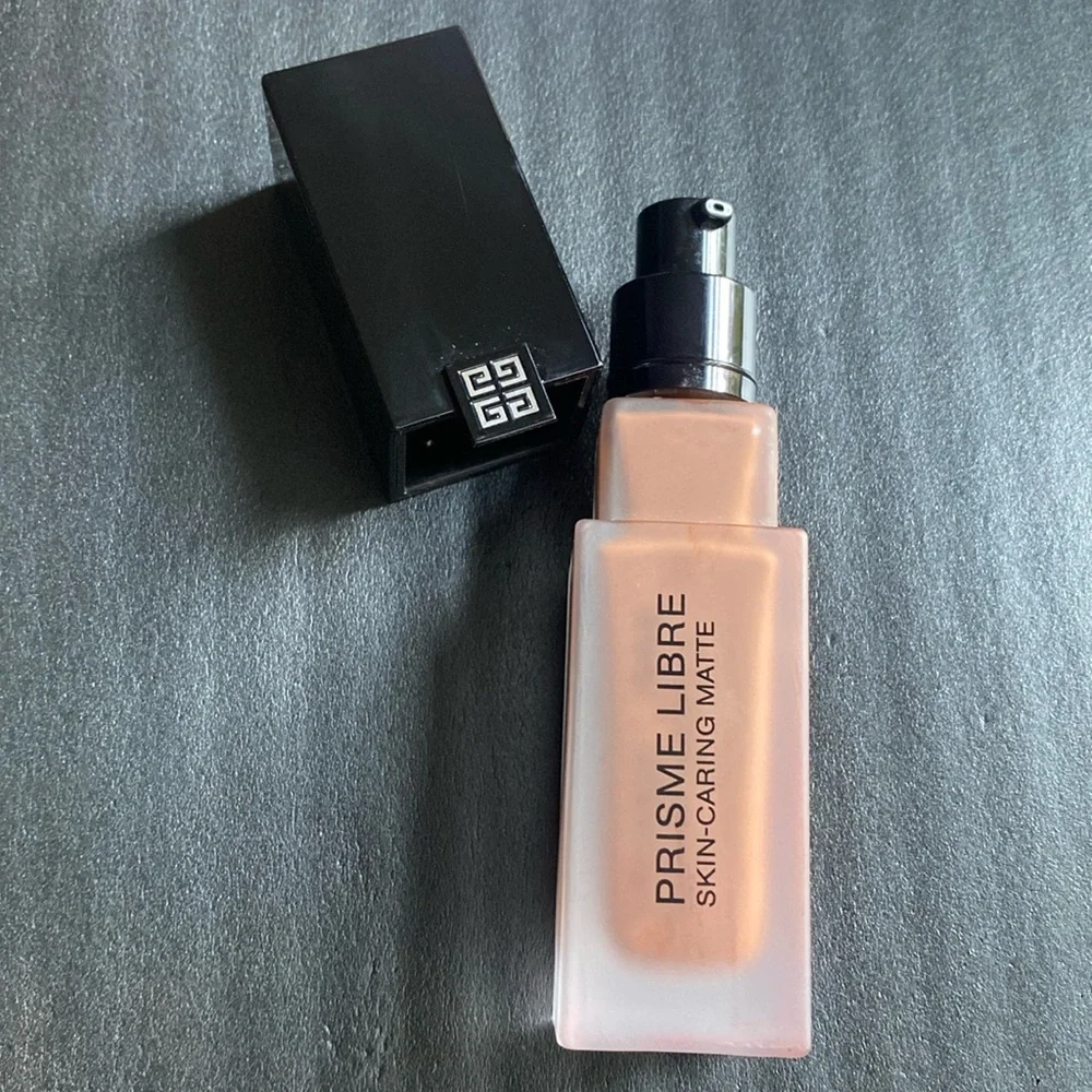 Givenchy Prisme‎ Libre Skin-Caring Matte Foundation 24H Hydration, 6-C485, NWOB